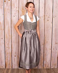 "Eging" Dirndl with apron